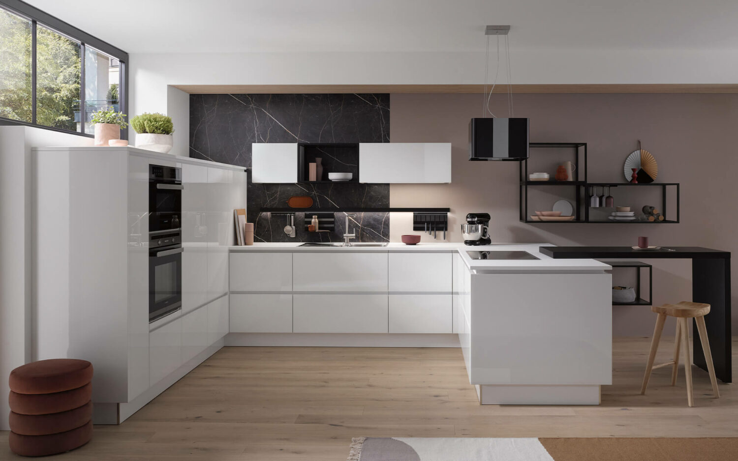 Häcker Design U-Küche Lack hochglanz mit Griffmulden